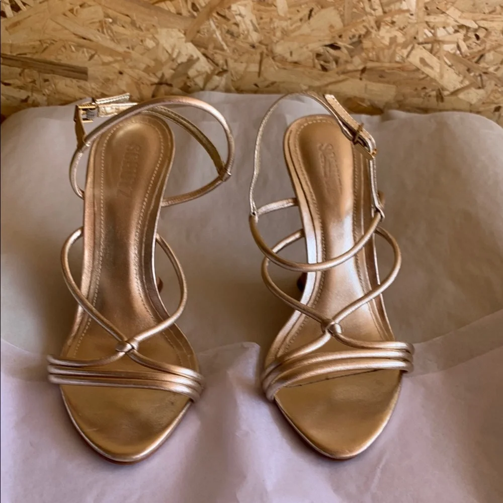 NWT Shultz Daryl Metallic Leather Sandal in Gold Metallic Size 10
